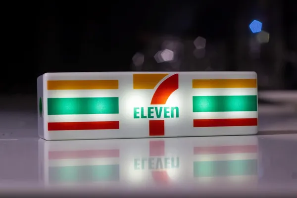 Big_7_Eleven_Fridge_Magnet_No_Music_Only_LED_light)