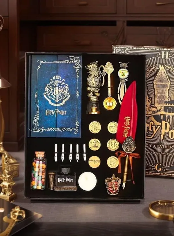 Harry_Potter_Wizard's_Collector_Gift_Box