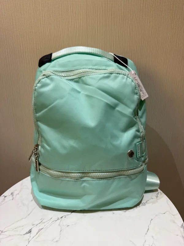 Lululemon_Travel_Bagpack