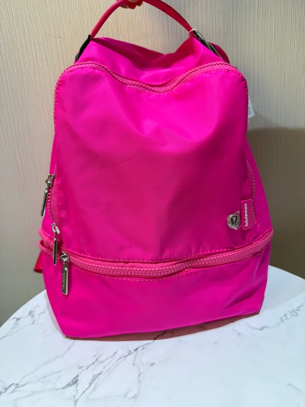 Lululemon_Travel_Bagpack