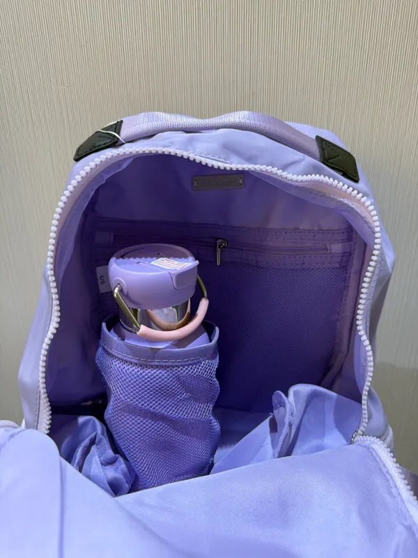Lululemon_Travel_Bagpack