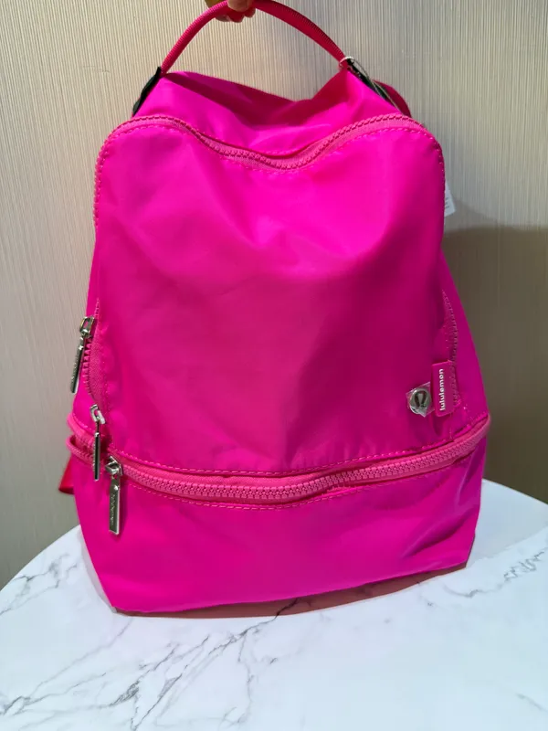Lululemon_Travel_Bagpack