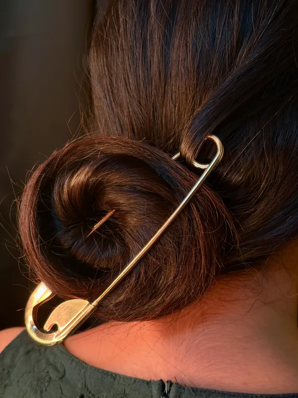 Rose_Gold_Safety_Pin_Hair_Clip_–_Elegant_Bun_&_Updo_Hair_Accessory
