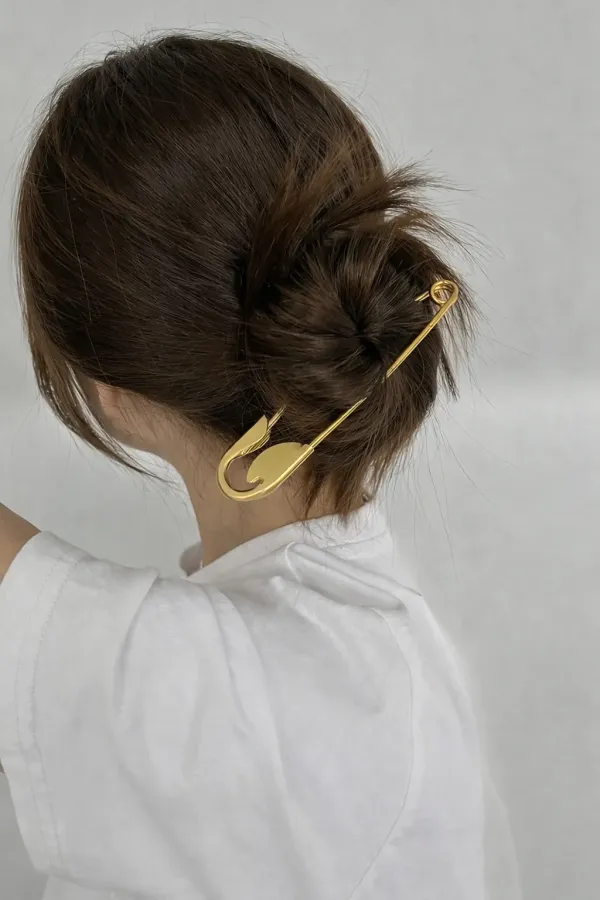 Rose_Gold_Safety_Pin_Hair_Clip_–_Elegant_Bun_&_Updo_Hair_Accessory