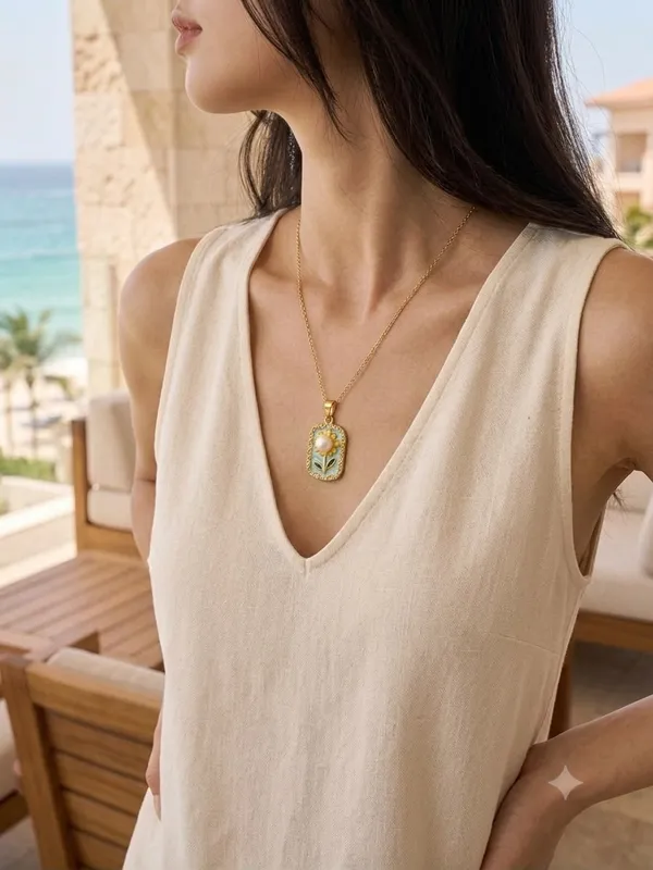 Sunshine_&_Petals_–_Anti-Tarnish_18K_Gold_Pearl_Necklace