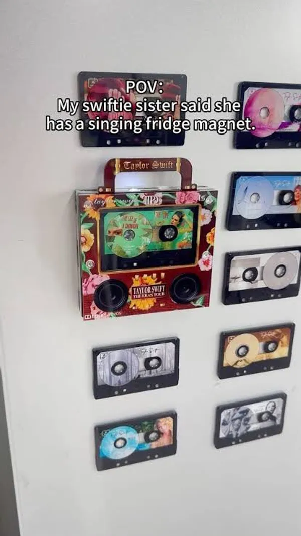 Taylor_Swift_Music_Fridge_Magnet_with_6_cassettes