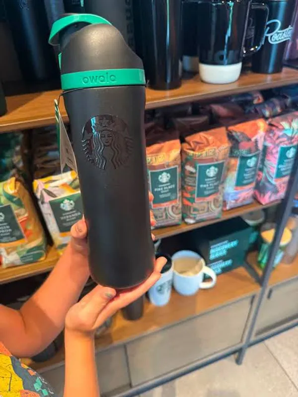 White_Starbcks_Owala_24oz_FreeSip_Water_Bottle