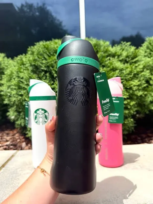 White_Starbcks_Owala_24oz_FreeSip_Water_Bottle