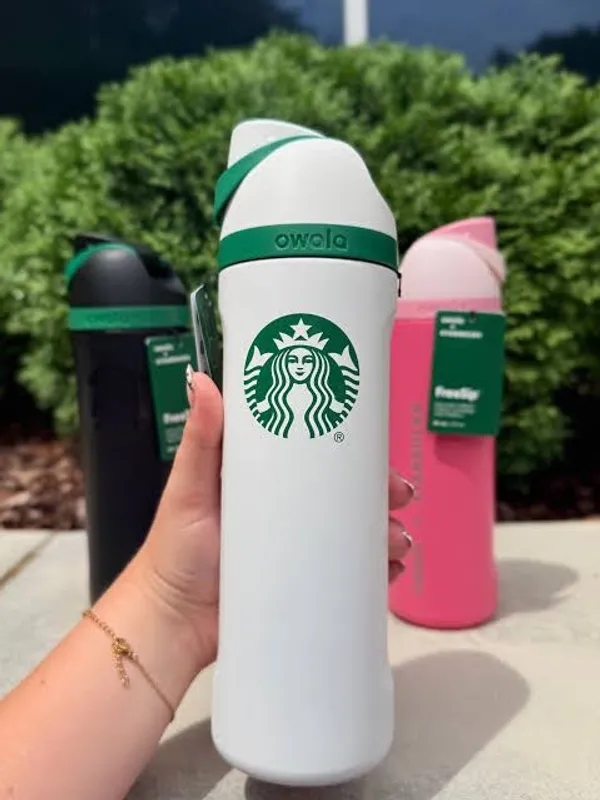 White_Starbcks_Owala_24oz_FreeSip_Water_Bottle