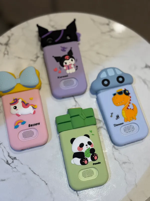 Kids_Smart_Phone_Camera_with_Front_&_Back_Camera,_Games,_Music,_Alarm_&_More_All-in-One_Fun_Gadget