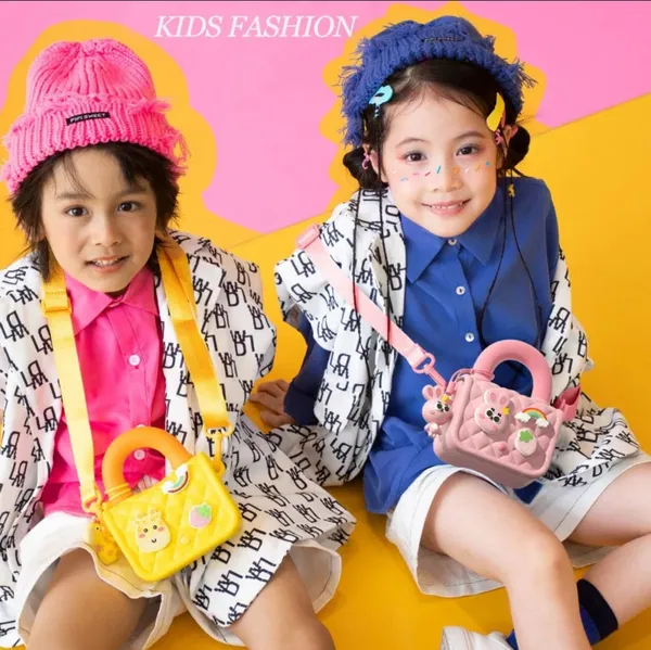 Cartoon_Silicone_Disney_Bag_for_Kids_Lightweight_&_Adjustable_Crossbody