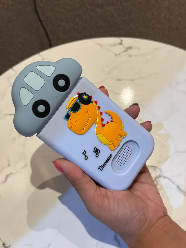 Kids_Smart_Phone_Camera_with_Front_&_Back_Camera,_Games,_Music,_Alarm_&_More_All-in-One_Fun_Gadget