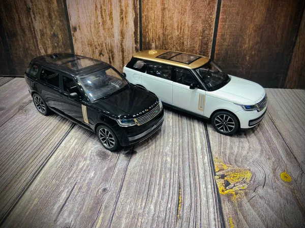 Range_Rover”_1:32_Scale_Range_Rover_Die-Cast_SUV_|_Pull-Back_Model_Car_with_Light_&_Sound_|_Premium_Collectible_Toy_for_Kids_&_Car_Lovers
