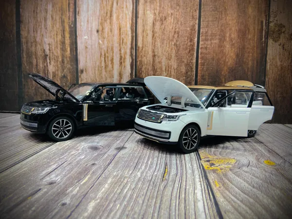 Range_Rover”_1:32_Scale_Range_Rover_Die-Cast_SUV_|_Pull-Back_Model_Car_with_Light_&_Sound_|_Premium_Collectible_Toy_for_Kids_&_Car_Lovers