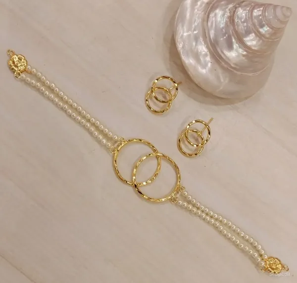 Gold_Brass_Gold-Plated_Trending_Audi_Design_Pearl_Earring_&_Necklace_Set_For_Women_&_Girls