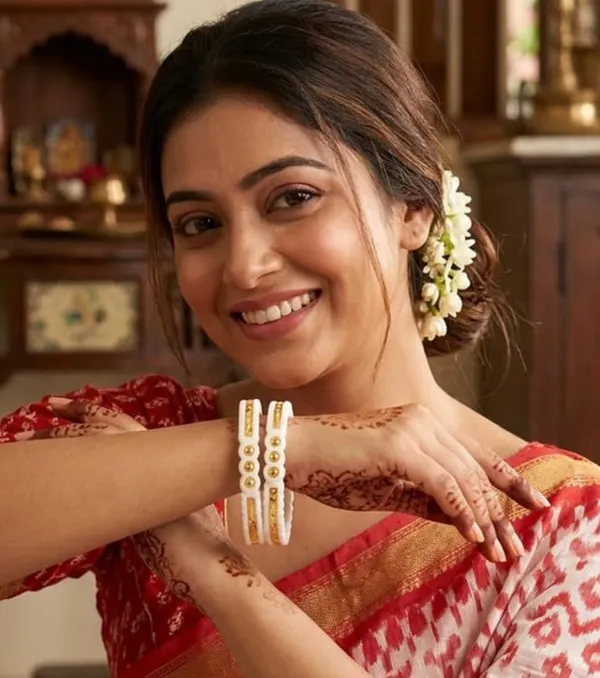 Purabi_Jewels_Original_Shakha_Badhano_Bandhani_With_Gold_Plating_Dot_with_Path_Design_For_Women_Yellow_Gold_Pola_Bangles_Gold_Handmade_Chudi_Wedding_Chooda_For_Women_Set_Of_2pcs_6mm_Broad_White