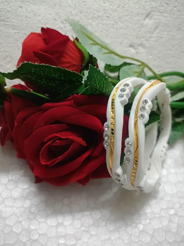 Purabi_Jewels_Golden_Wave_Design_Original_Shakha_Badhano_Bandhani_With_Stone_And_Gold_Plating_For_Women_Yellow_Gold_Pola_Bangles_Set_Of_2pcs_6mm_Broad_White