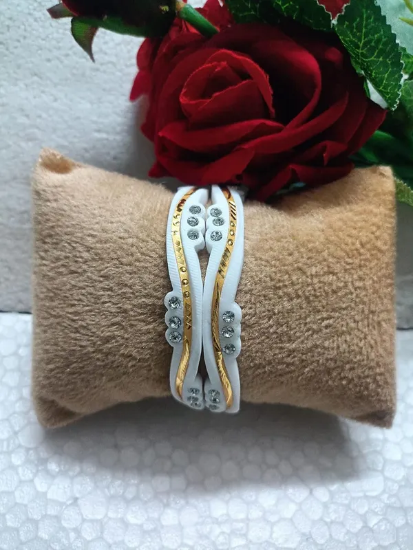 Purabi_Jewels_Golden_Wave_Design_Original_Shakha_Badhano_Bandhani_With_Stone_And_Gold_Plating_For_Women_Yellow_Gold_Pola_Bangles_Set_Of_2pcs_6mm_Broad_White