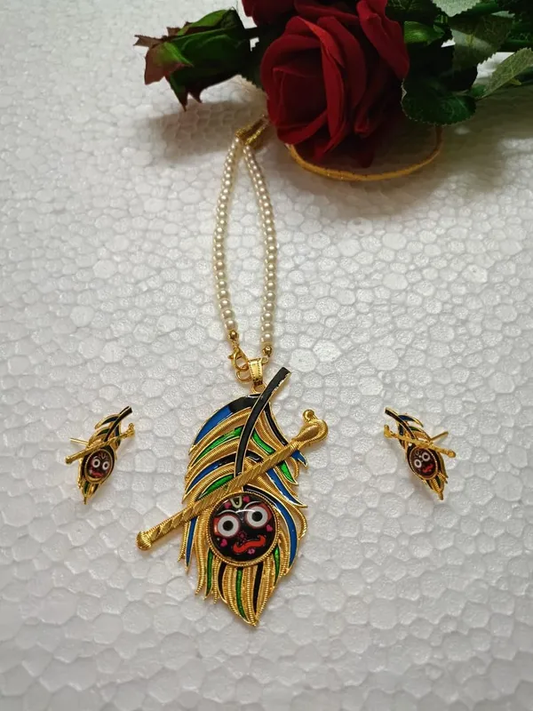 Lord_Jagannath_On_Peacock_Feather_Pendant_Pearl_Necklace_Set_Matching_Earrings_Included_Gold_Tone_Finish_Enamel_Detailing_Pearl_Chain_Devotional_Jewellery