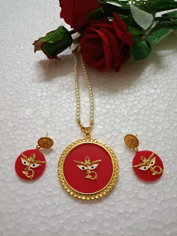 Purabi_Jewels_Gold_Plated_Maa_Durga_Pola_Pendant_Pearl_Necklace_Set