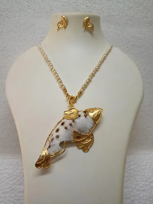 Purabi_Jewels_Shell_Fish_Pendant_Necklace_Set_With_Pearl_Chain_Gold_Polish_Finish_Handcrafted_Design_Includes_Earrings_Shell_Pearl_For_Women_Girls