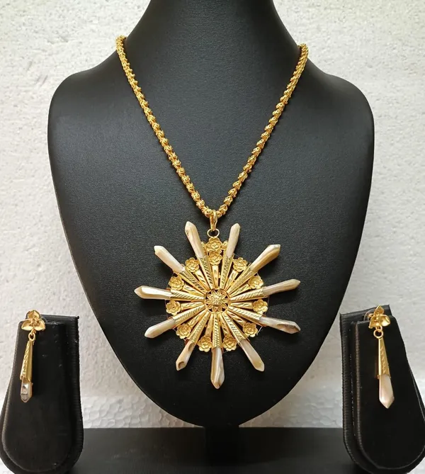 Purabi_Jewels_Handcrafted_Natural_Shell_Inlay_Starburst_Pendant_Necklace_With_Matching_Drop_Earrings_Premium_24k_Gold_Polish_Ethnic_Jewellery_Set_For_Festive_Wedding_Occasions