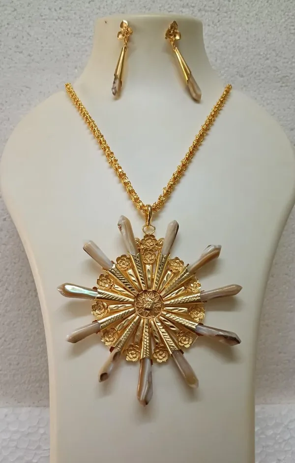 Purabi_Jewels_Handcrafted_Natural_Shell_Inlay_Starburst_Pendant_Necklace_With_Matching_Drop_Earrings_Premium_24k_Gold_Polish_Ethnic_Jewellery_Set_For_Festive_Wedding_Occasions