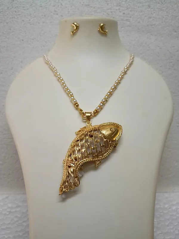 Purabi_Jewels_Shell_Gold_Plated_Fish_Pendant_Necklace_Set_With_Pearl_Chain_Gold_Polish_Finish_Handcrafted_Design_Includes_Earrings_Shell_Pearl_For_Women_Girls