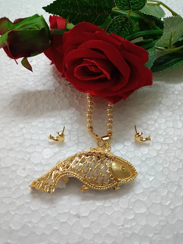 Purabi_Jewels_Shell_Gold_Plated_Fish_Pendant_Necklace_Set_With_Pearl_Chain_Gold_Polish_Finish_Handcrafted_Design_Includes_Earrings_Shell_Pearl_For_Women_Girls