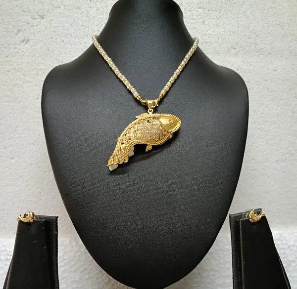 Purabi_Jewels_Shell_Gold_Plated_Fish_Pendant_Necklace_Set_With_Pearl_Chain_Gold_Polish_Finish_Handcrafted_Design_Includes_Earrings_Shell_Pearl_For_Women_Girls