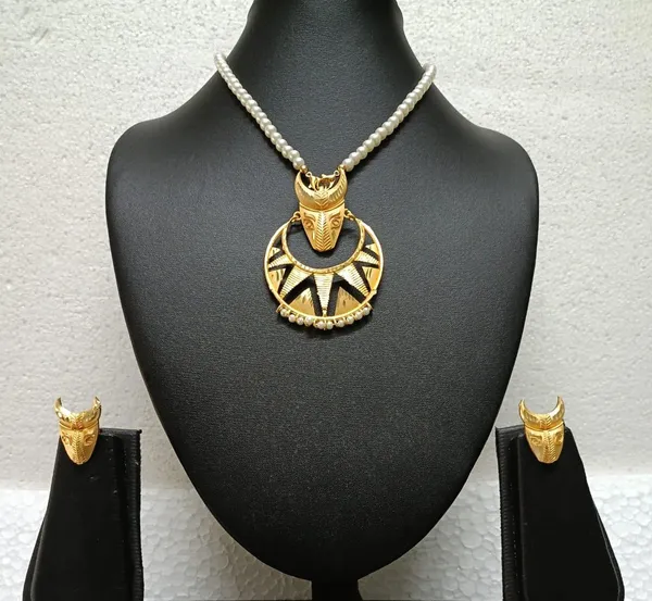 Purabi_Jewels_Gold_Forming_Deer_Motif_Pearl_Necklace_Set_Hiron_Motif_Pendant_Pearl_Beaded_Chain_Matching_Earrings_Tassel_Closure_Festive_Bridal_Wear