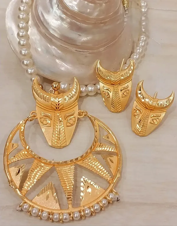 Purabi_Jewels_Gold_Forming_Deer_Motif_Pearl_Necklace_Set_Hiron_Motif_Pendant_Pearl_Beaded_Chain_Matching_Earrings_Tassel_Closure_Festive_Bridal_Wear