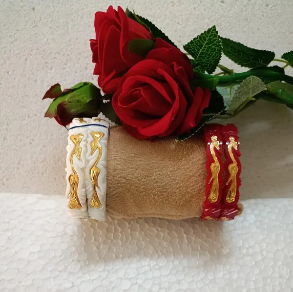 Purabi_Jewels_Original_Shakha_Pola_Badhano_Bangle_Set_Red_White_With_Gold_Plated_Peacock_and_Butterfly_Design