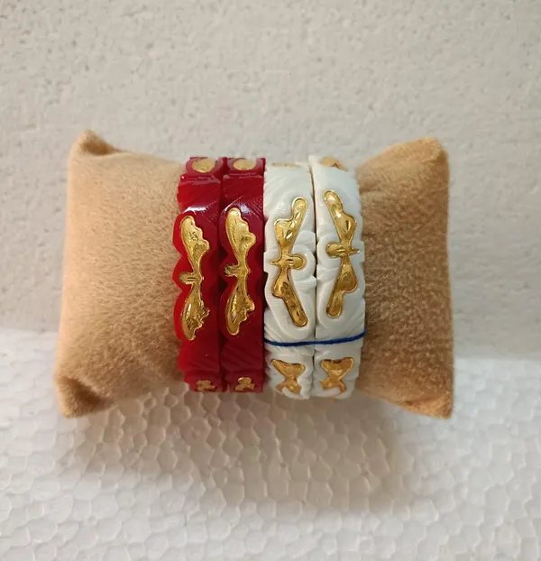 Purabi_Jewels_Original_Shakha_Pola_Badhano_Bangle_Set_Red_White_With_Gold_Plated_Peacock_and_Butterfly_Design