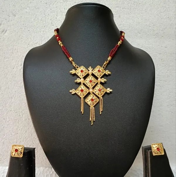 Purabi_Jewels_Red_Stone_Gold_Plated_Pendant_Necklace_Set_With_Earrings_For_Women