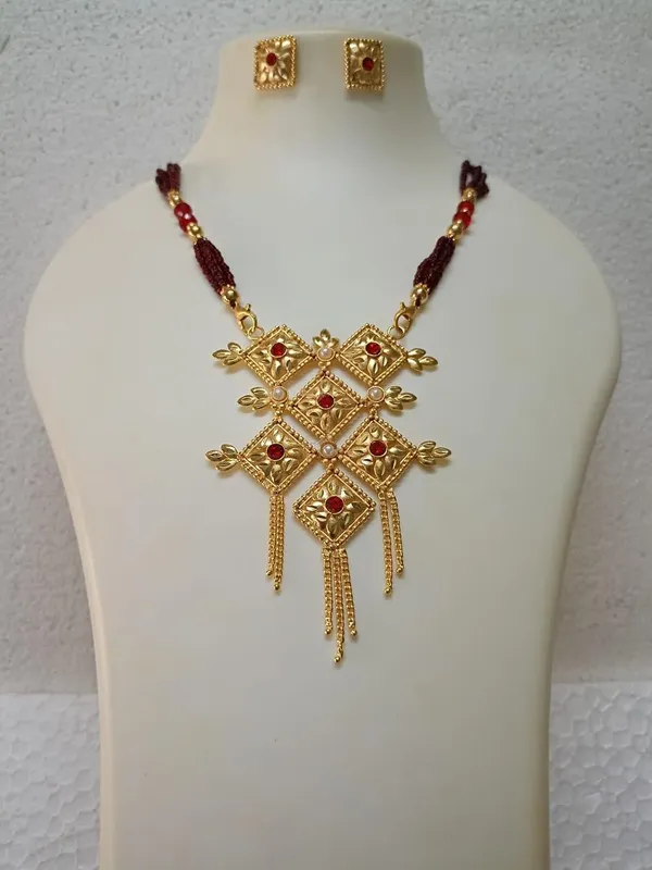 Purabi_Jewels_Red_Stone_Gold_Plated_Pendant_Necklace_Set_With_Earrings_For_Women