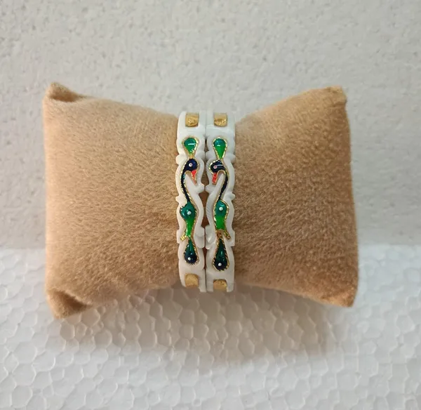 Purabi_Jewels_Original_Hand_Carved_Conch_Shell_Shakha_Bangles_With_Green_Peacock_Peacock_Meenakari,_Vibrant_Green_&_Gold-Toned,_Sacred_Bengali_Shakha_Bridal_&_Daily_Wear,Smooth_Slip-On_Fit,for_Married_Women