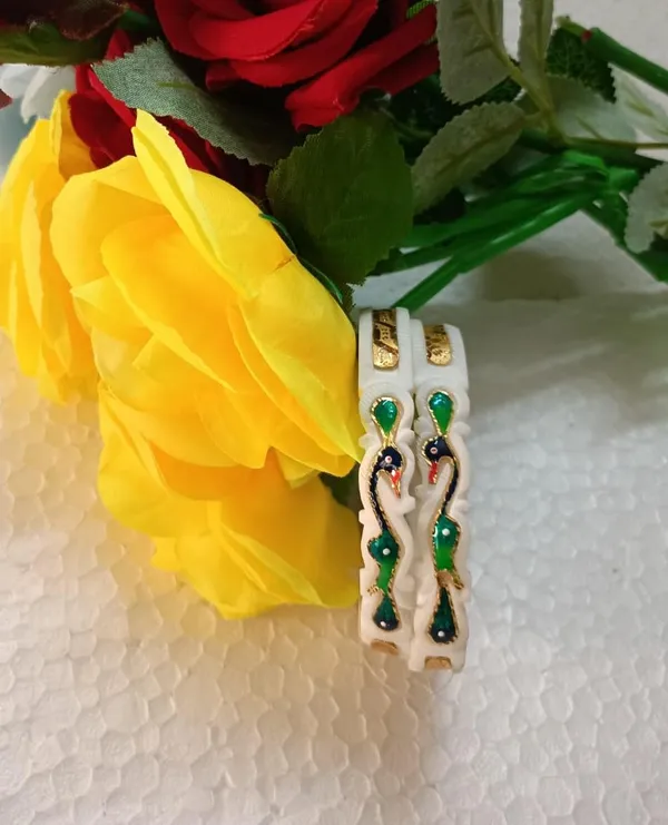 Purabi_Jewels_Original_Hand_Carved_Conch_Shell_Shakha_Bangles_With_Green_Peacock_Peacock_Meenakari,_Vibrant_Green_&_Gold-Toned,_Sacred_Bengali_Shakha_Bridal_&_Daily_Wear,Smooth_Slip-On_Fit,for_Married_Women