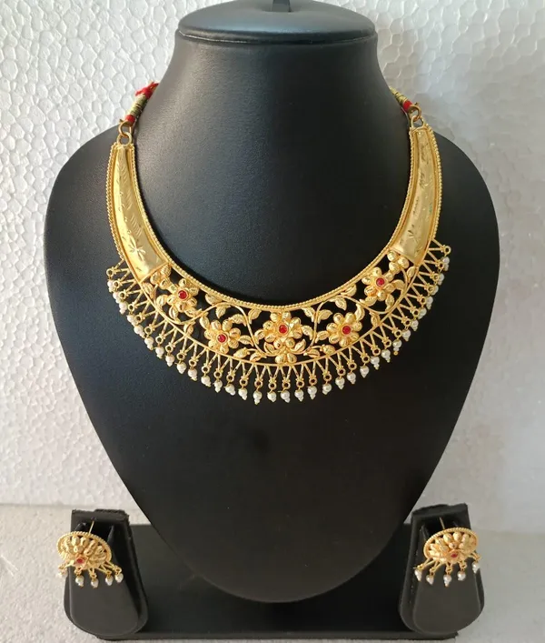 Purabi_Jewels_Gold_Plated_Hasli_Necklace_Set_With_Pearl_Red_Stone_Earrings
