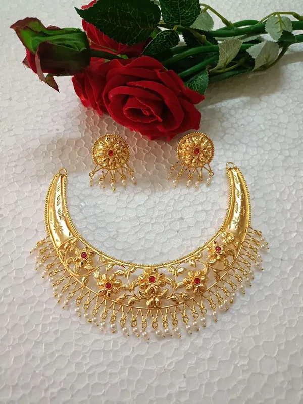 Purabi_Jewels_Gold_Plated_Hasli_Necklace_Set_With_Pearl_Red_Stone_Earrings