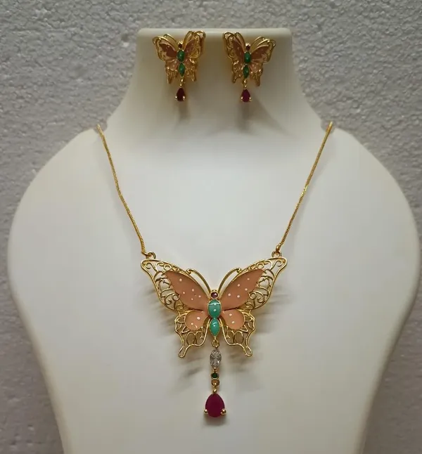 Purabi_Jewels_Valentine_Gift_Girlfriend_Wife_Gold_Plated_Crystal_Stone_Butterfly_Designer_Earrings_Chain_Pendant_Necklace_Combo_Jewellery_Set_For_Women_And_Girls_(Beige)