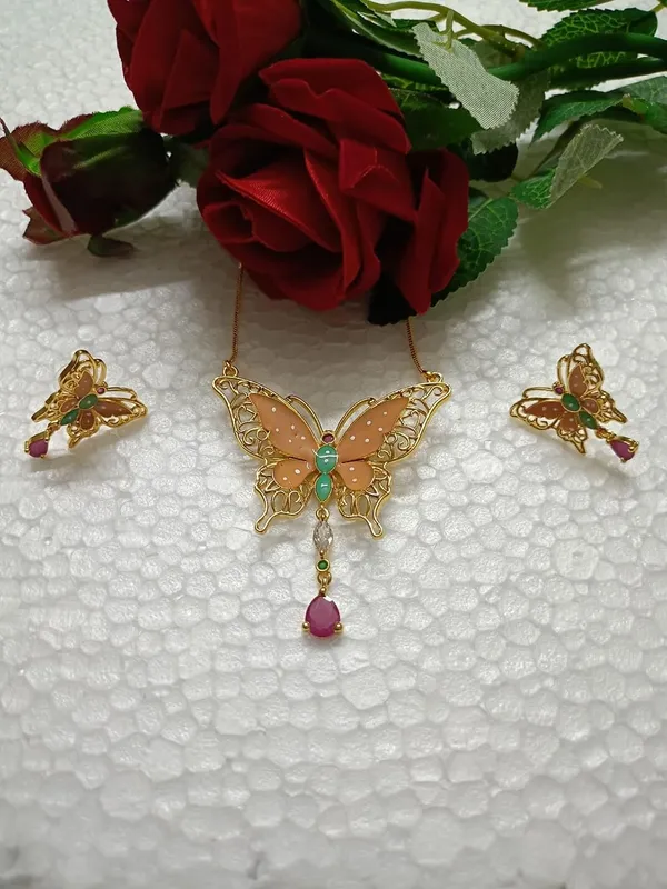 Purabi_Jewels_Valentine_Gift_Girlfriend_Wife_Gold_Plated_Crystal_Stone_Butterfly_Designer_Earrings_Chain_Pendant_Necklace_Combo_Jewellery_Set_For_Women_And_Girls_(Beige)