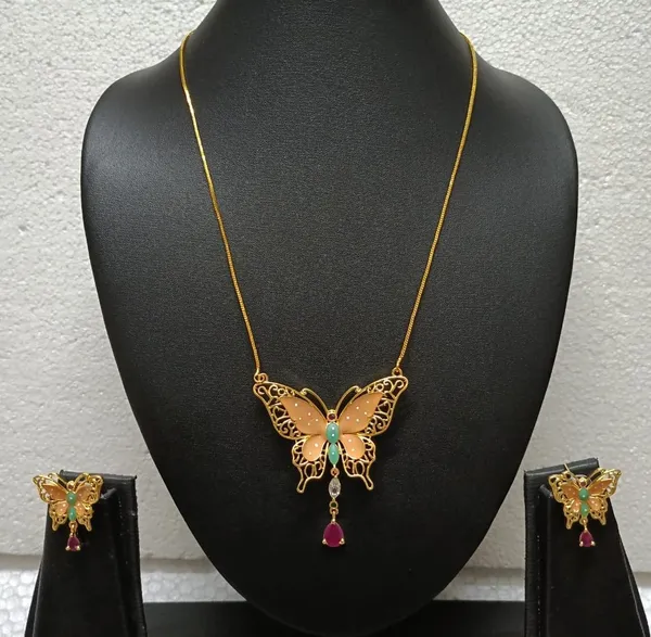Purabi_Jewels_Valentine_Gift_Girlfriend_Wife_Gold_Plated_Crystal_Stone_Butterfly_Designer_Earrings_Chain_Pendant_Necklace_Combo_Jewellery_Set_For_Women_And_Girls_(Beige)