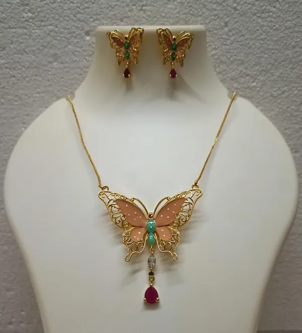 Purabi_Jewels_Valentine_Gift_Girlfriend_Wife_Gold_Plated_Crystal_Stone_Butterfly_Designer_Earrings_Chain_Pendant_Necklace_Combo_Jewellery_Set_For_Women_And_Girls_(Beige)