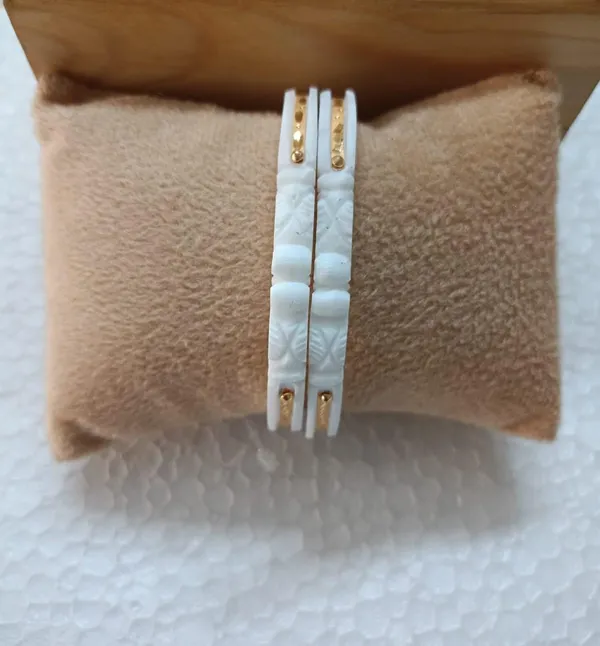 Purabi_Jewels_White_Shell_Shakha_Gold_Plated_Elephant_Mouth_Bangle