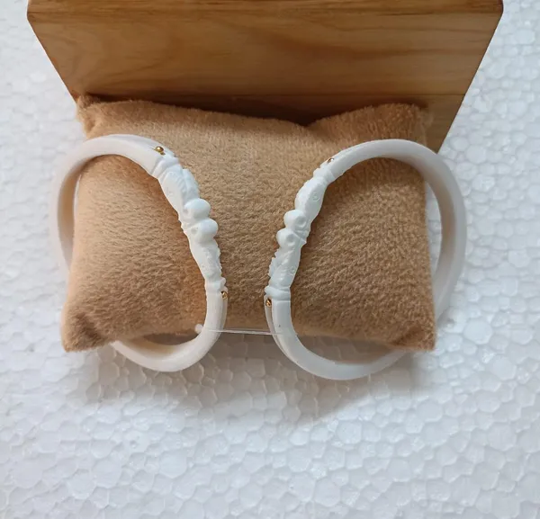 Purabi_Jewels_White_Shell_Shakha_Gold_Plated_Elephant_Mouth_Bangle