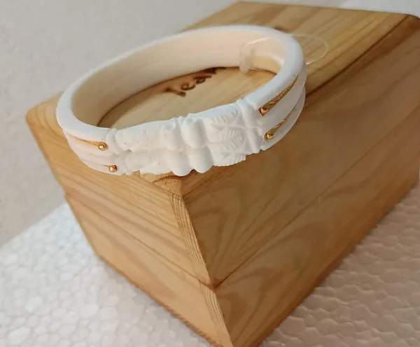 Purabi_Jewels_White_Shell_Shakha_Gold_Plated_Elephant_Mouth_Bangle