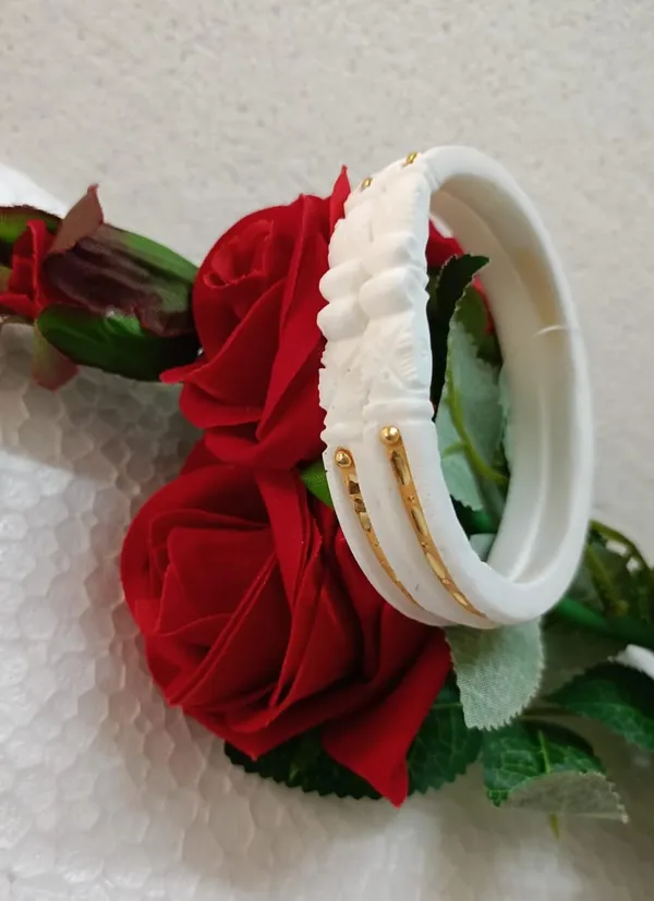 Purabi_Jewels_White_Shell_Shakha_Gold_Plated_Elephant_Mouth_Bangle