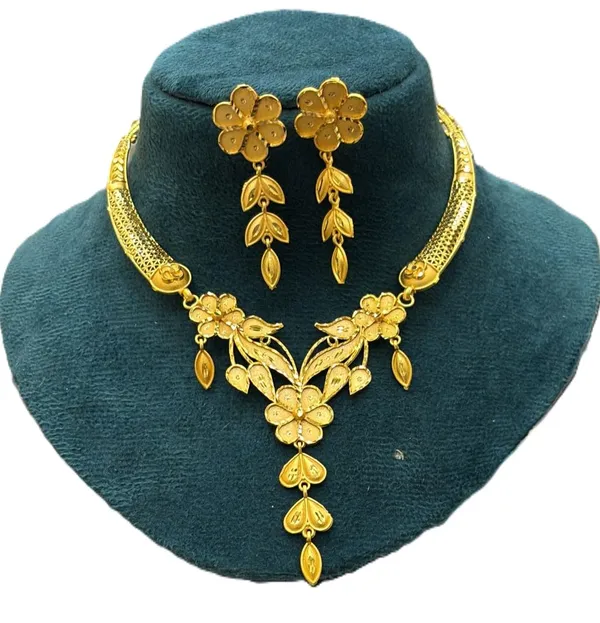Purabi_Jewels_Gold-Toned_Floral_Bridal_Hasli_Necklace_and_Earrings_Jewellery_Set_Bridal_Wear,_Flower_&_Leaf_Design,_Matching_Earrings,_Women_&_Girls,_Choker_Style