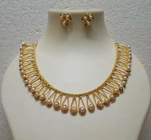 Purabi_Jewels_Gold_Plated_Pearl_String_Design_Necklace_Jewellery_Set_for_Women_Includes_Earrings,_Floral_Stud_Earrings,_Choker_Style,_Teardrop_Wire_Design,_Girls_&_Women
